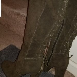 Size 8 Brown boots